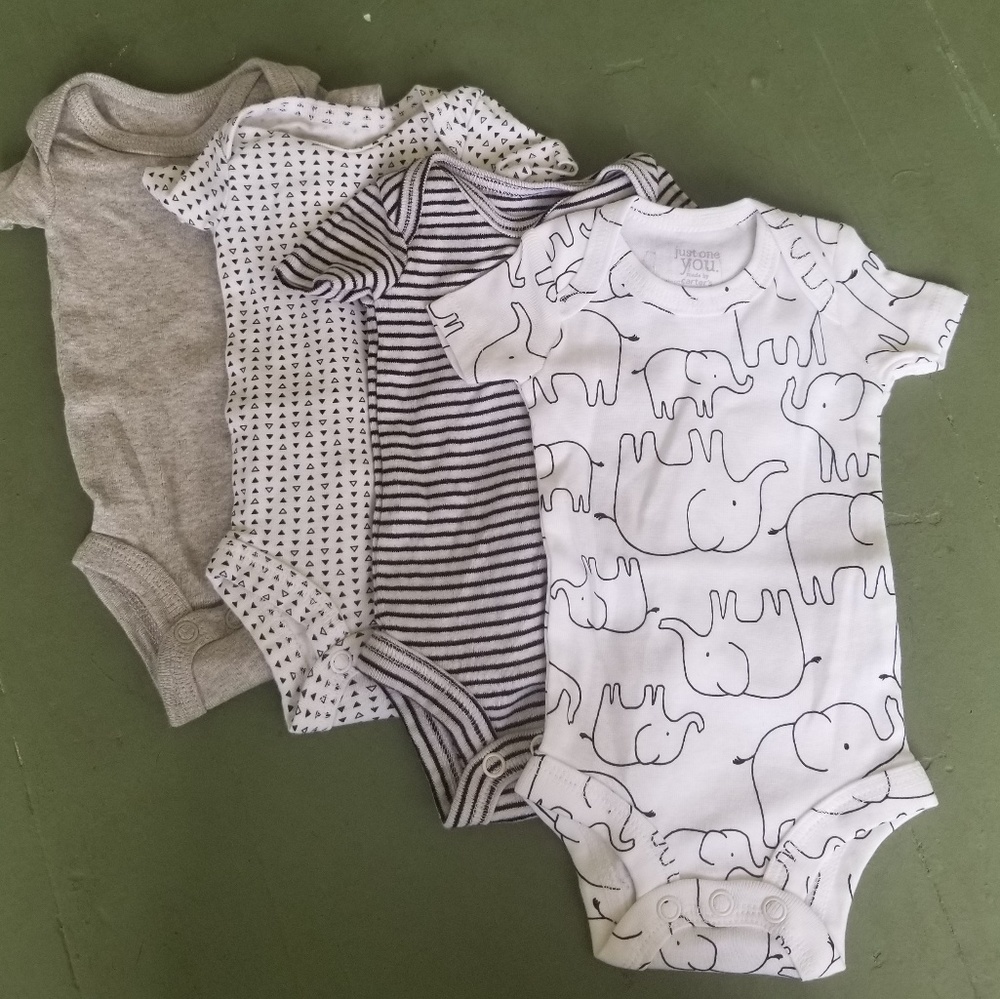 ❌SOLD❌NWOT Carters P Onsies